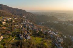 Les avantages de la marche nordique au printemps dans le Puy-de-D&ocirc;me : Pourquoi s&rsquo;y mettre maintenant ?