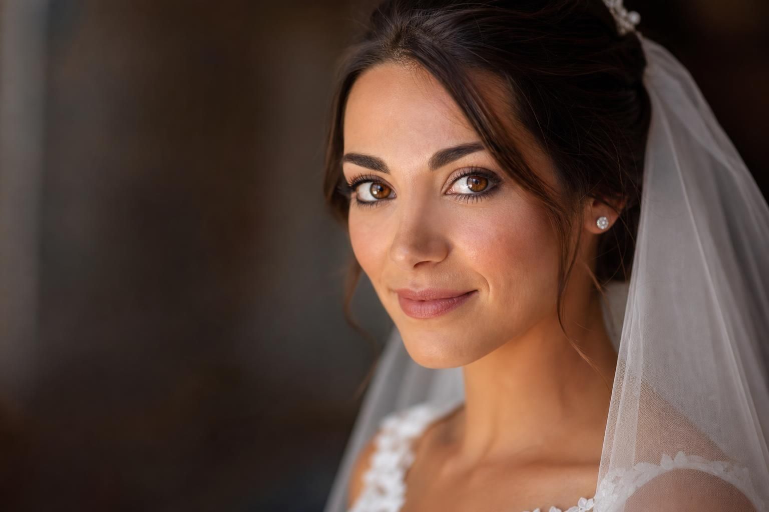 Maquillage mariée naturel : astuces pour mettre en valeur ses yeux marron découvrez nos astuces de maquillage naturel pour sublimer les yeux marron le jour de votre mariage et révéler toute votre beauté.